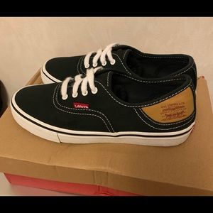 Levi’s women shoes sz 6.5-Jr. Size 5